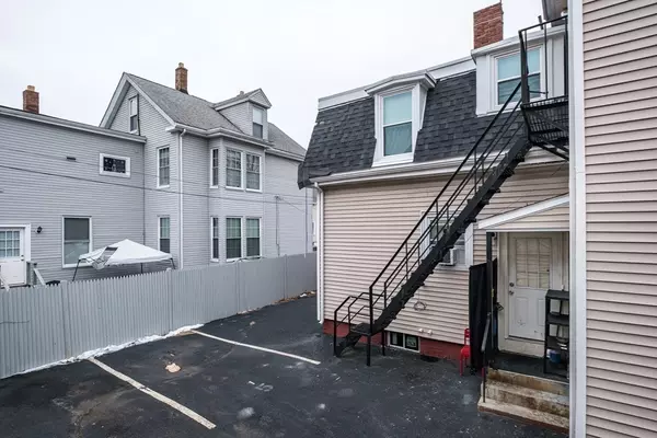 Malden, MA 02148,690-692 Main St #4