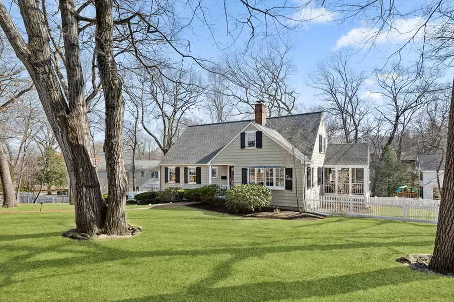96 Glen Rd, Wellesley, MA 02481