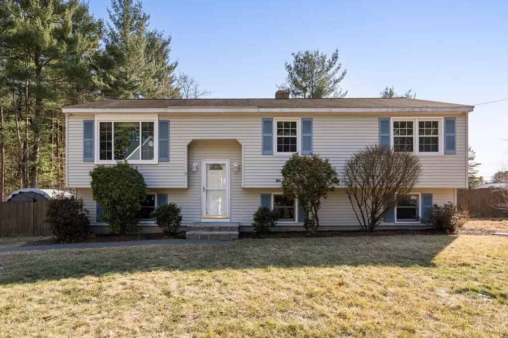 Tewksbury, MA 01876,5 Easement Rd