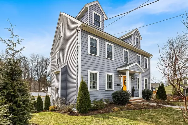 122 Lowell St, Reading, MA 01867