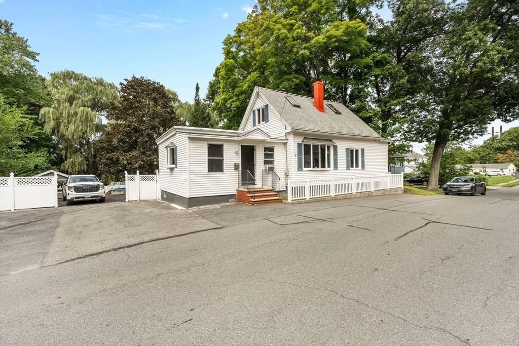 Methuen, MA 01844,32 Webb St