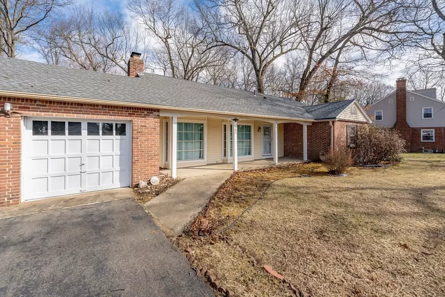 589 Allen St, Springfield, MA 01118