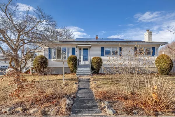 38 Pembroke Dr, Lawrence, MA 01843