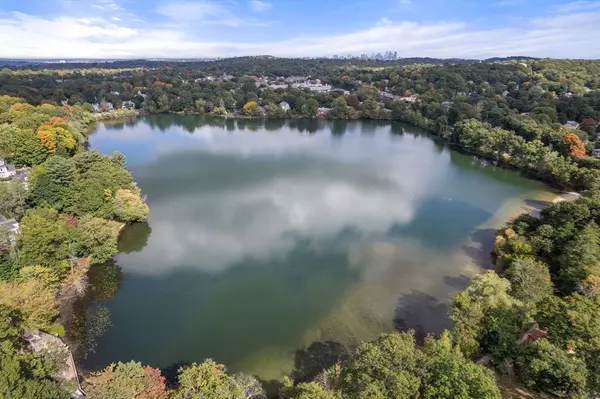 Newton, MA 02461,215 Lake Ave