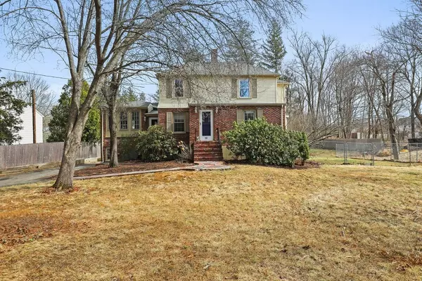 Walpole, MA 02081,26 Bullard St