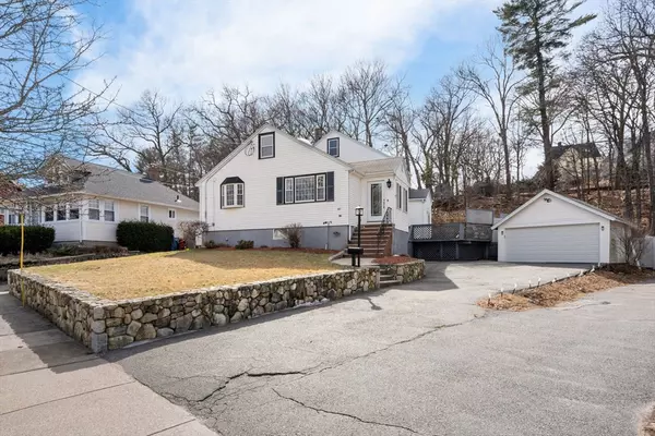 40 Hesseltine Ave, Melrose, MA 02176