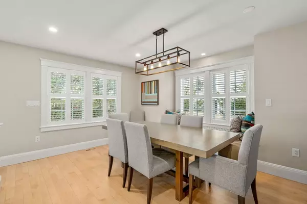 Wellesley, MA 02482,14 Curve Street