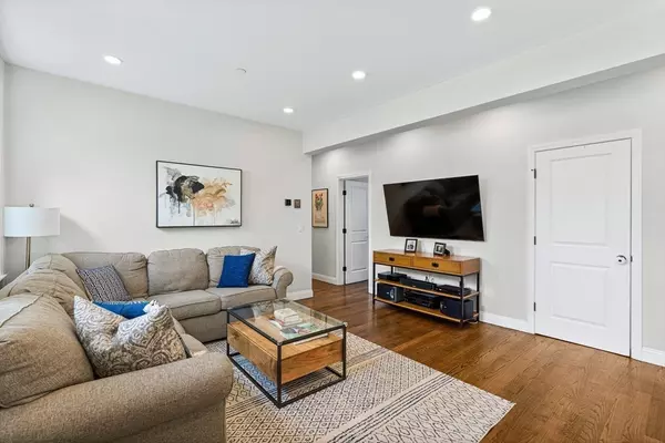 Boston, MA 02124,3 Roslin Street #1