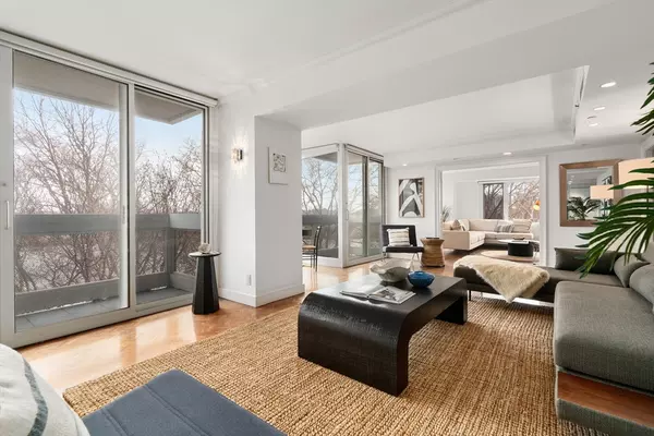 Cambridge, MA 02138,975 Memorial Drive #509