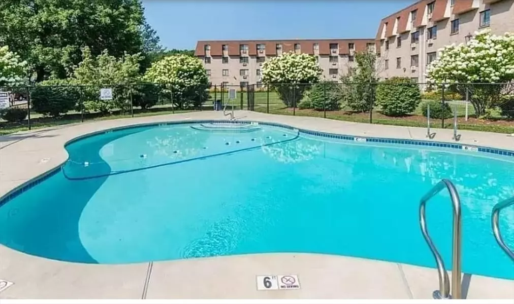 119 Grove #243, Rockland, MA 02370