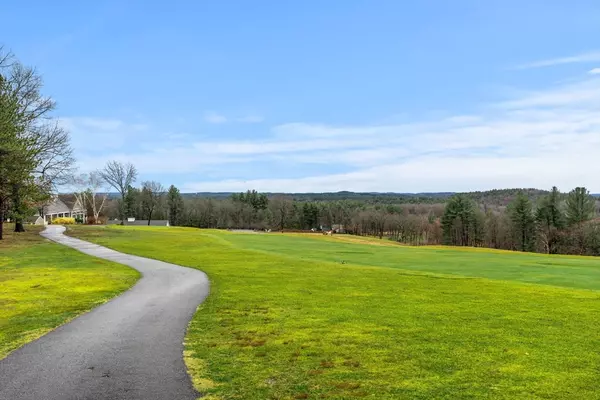 Nashua, NH 03062,12 Mountain Laurels Drive #208