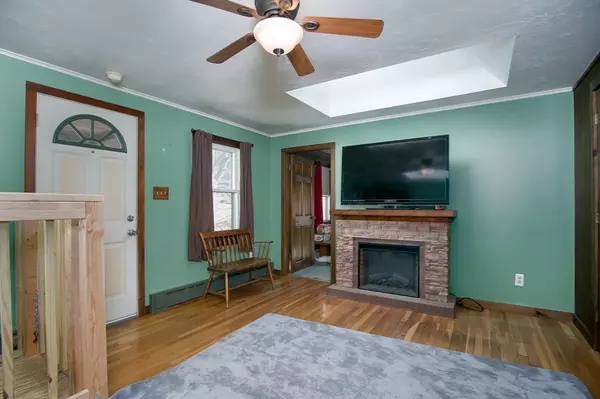 Warren, MA 01083,107 Richardson St