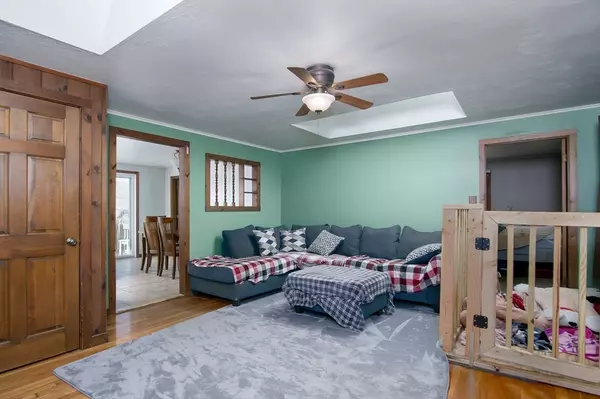 Warren, MA 01083,107 Richardson St