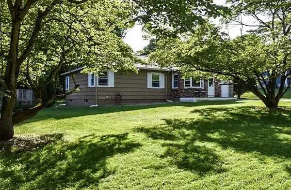 Dudley, MA 01571,17 Charlton Rd