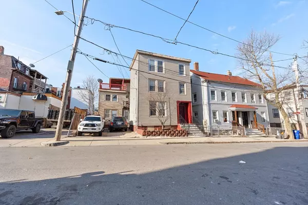 10 Blossom Street, Chelsea, MA 02150