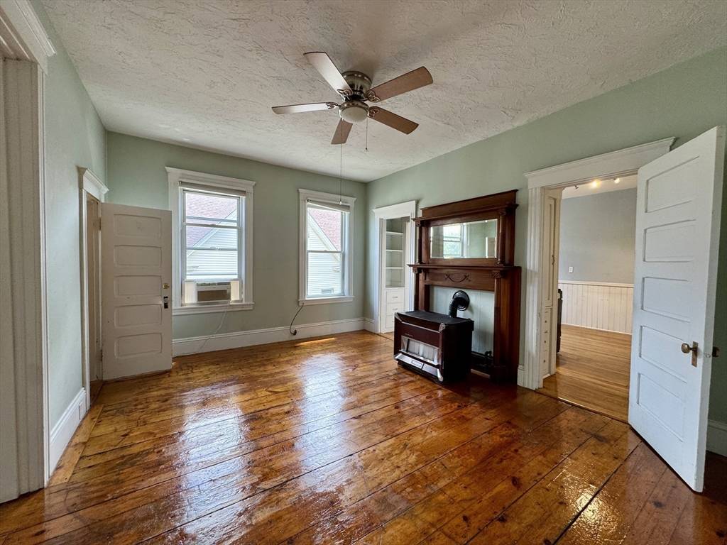 Worcester, MA 01602,95 May St #3