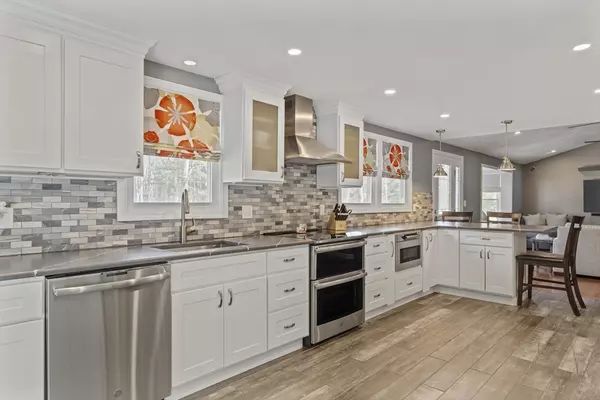 Avon, MA 02322,27 Leo's Ln