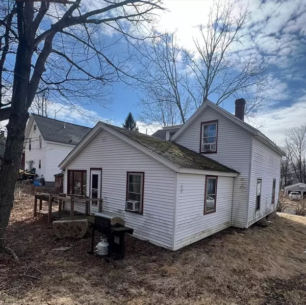 Brookfield, MA 01506,10 Green St