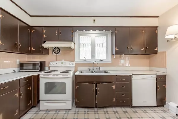 Dartmouth, MA 02747,19 Kingston St