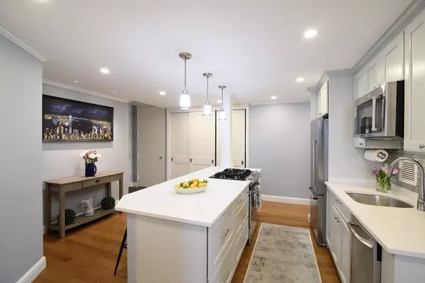 Boston, MA 02110,65 East India Row #9C