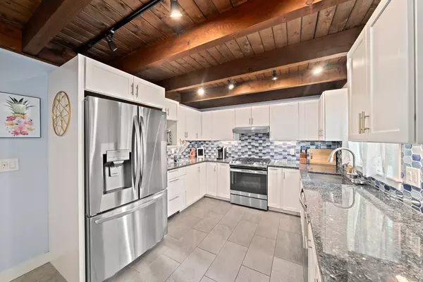 Walpole, MA 02081,372 Winter St