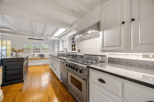 Dedham, MA 02026,46 Church St