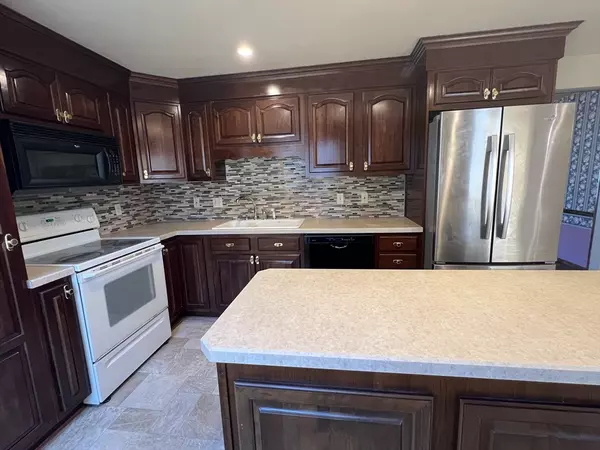 Sturbridge, MA 01566,107 Cedar St