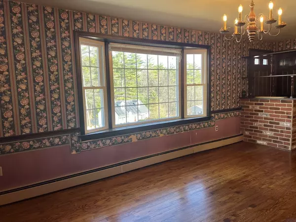 Sturbridge, MA 01566,107 Cedar St