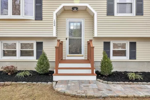 Bridgewater, MA 02324,124 Spruce St