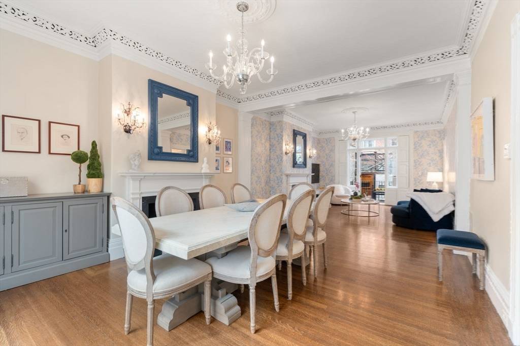 41 Chestnut St, Boston, MA 02108