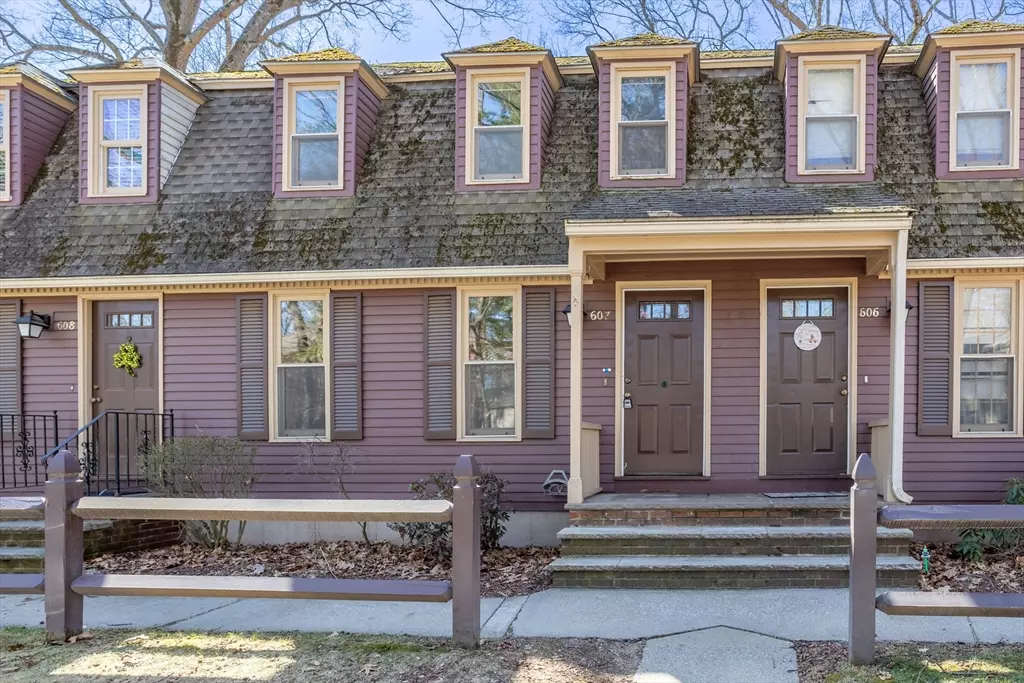 Chelmsford, MA 01863,607 Wellman Ave #607