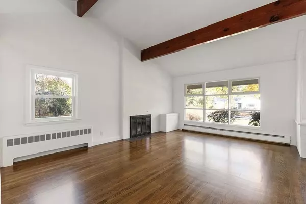 Wayland, MA 01778,53 Red Barn Rd