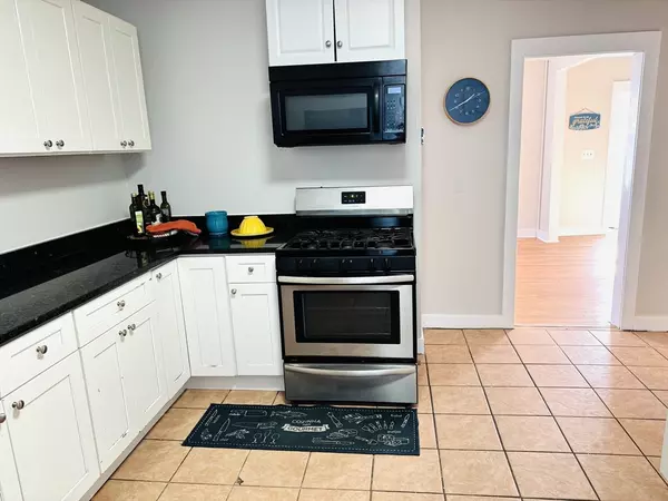 Lowell, MA 01852,712 Lawrence St