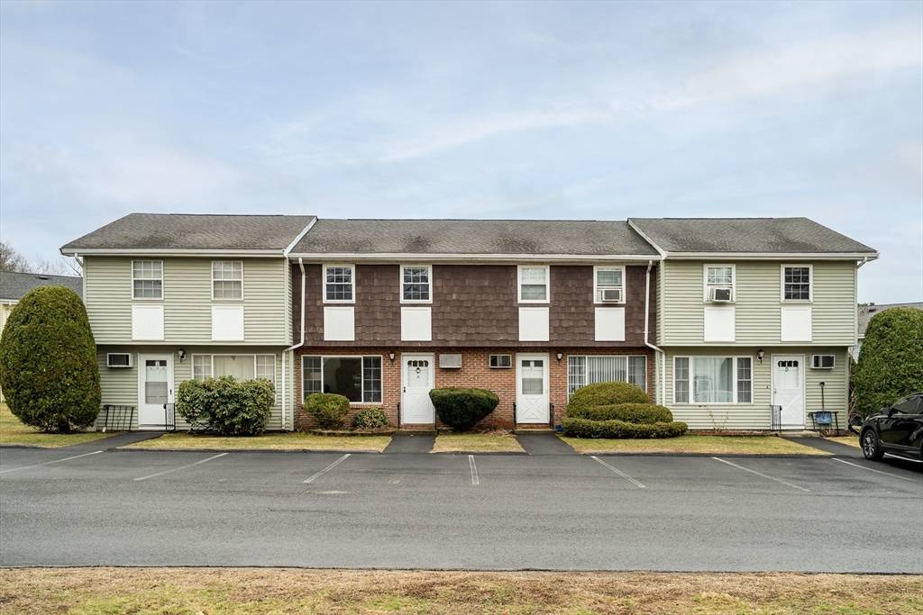 945 Riverside Dr #24B, Methuen, MA 01844