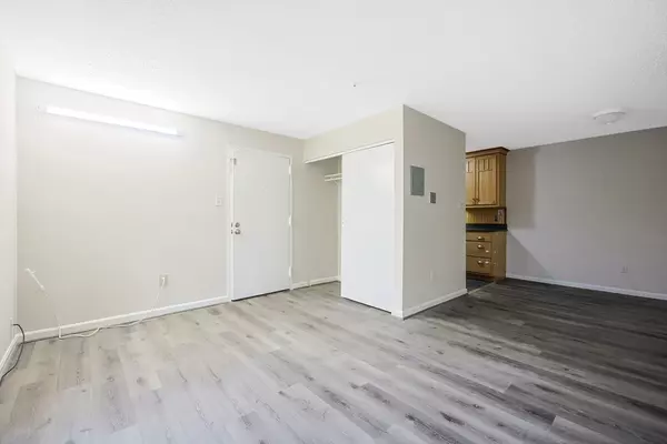 Natick, MA 01760,3 Village Way #7