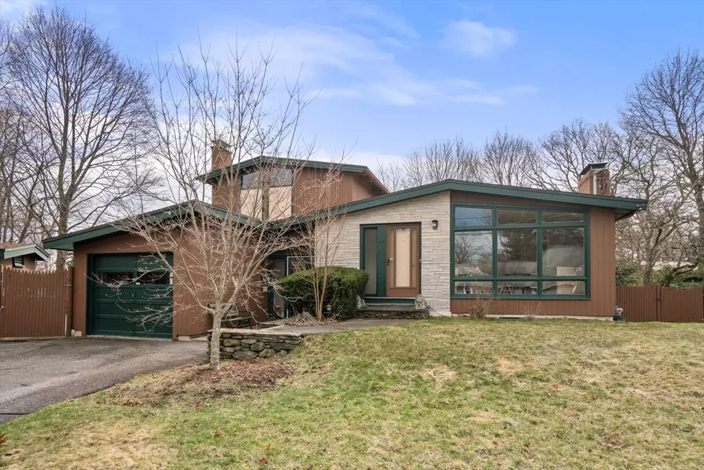 Norwood, MA 02062,37 Hemlock St