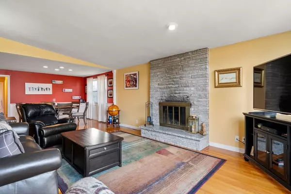 Norwood, MA 02062,37 Hemlock St