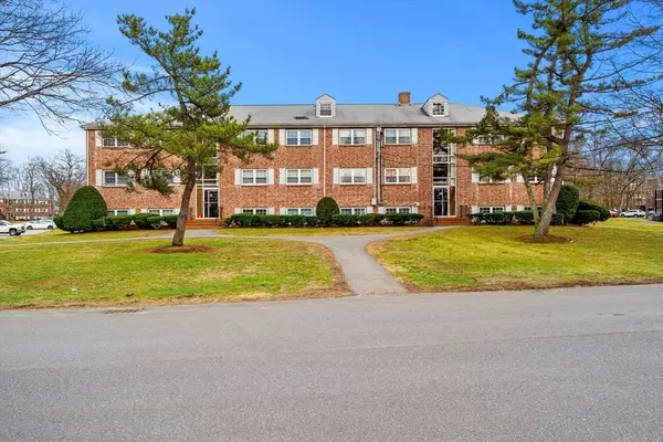 North Andover, MA 01845,23 Edgelawn Ave #3