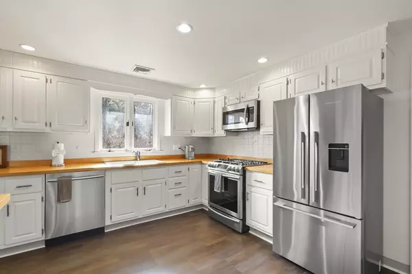 Bourne, MA 02559,14 Red Brook Harbor Rd