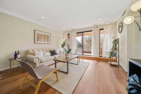 Brookline, MA 02445,1850 Beacon St #204