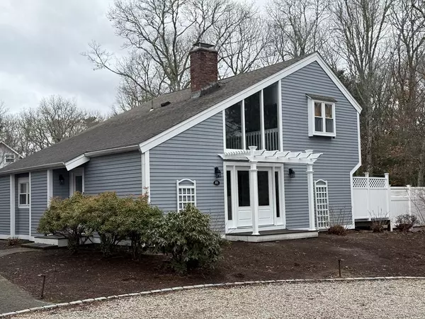 85 Glenneagle Dr, Mashpee, MA 02649