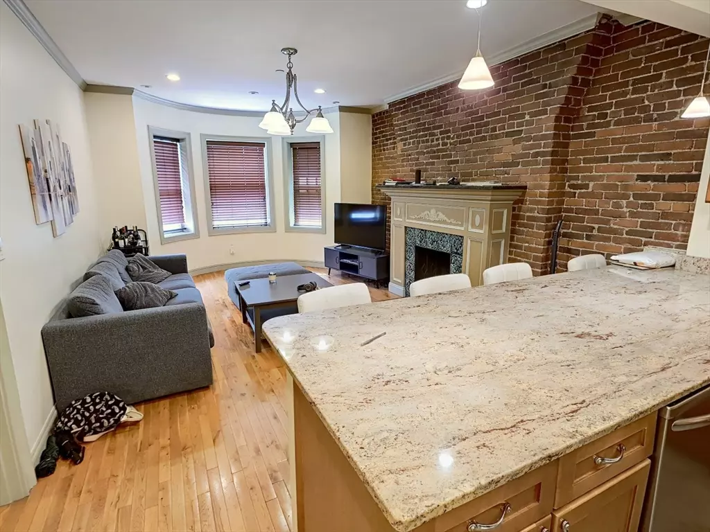 Boston, MA 02215,531 Newbury Street #2