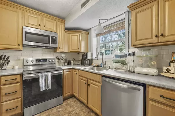 Lowell, MA 01850,373 Aiken Avenue #14