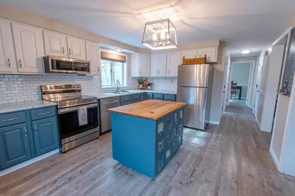 Spencer, MA 01562,49 Cranberry Meadow Rd