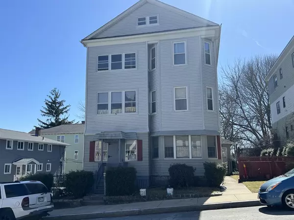 8 Village St, Worcester, MA 01604