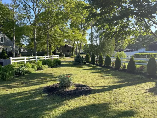 Barnstable, MA 02601,113 Briarwood Ave