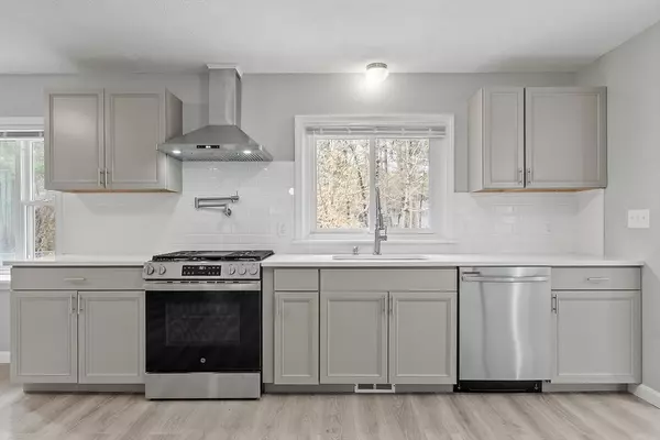 Groton, MA 01450,124 Lost Lake Dr