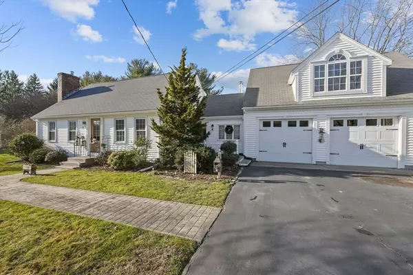 Seekonk, MA 02771,22 Summer Dr