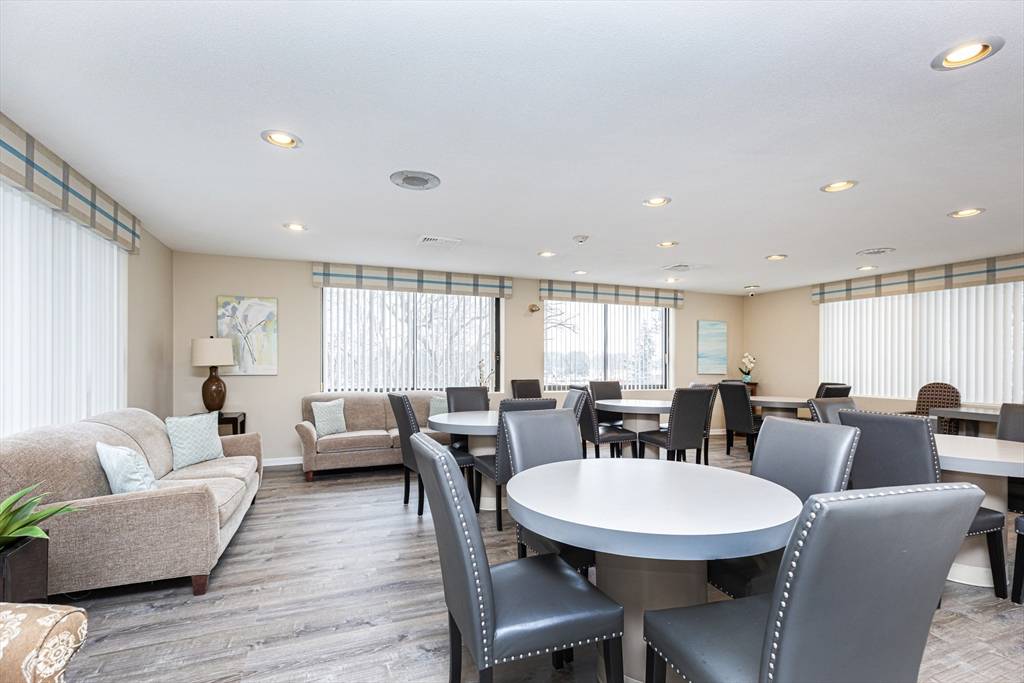 Swampscott, MA 01907,1006 Paradise Road #1-N