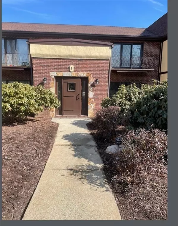 Walpole, MA 02081,5 Rainbow Pond Dr #6